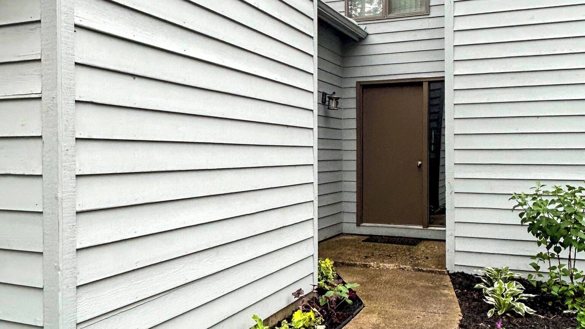 Harbor Springs Condo | Traditional 4BR/3.5BA Hideaway Valley Condo, Harbor Springs/Petoskey Area.