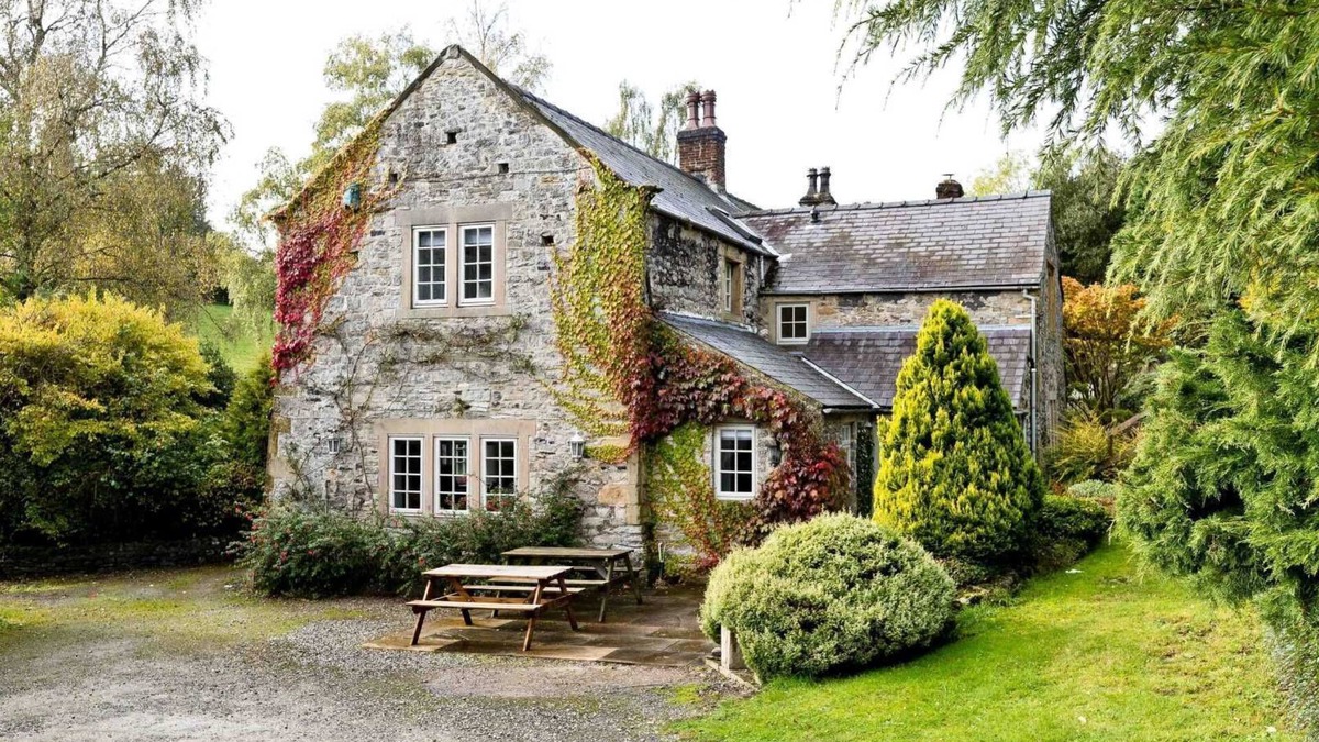 Ashford-in-the-Water House | Traditional 5 bedroom stone built farmhouse, near Monsal Trail and Bakewell.