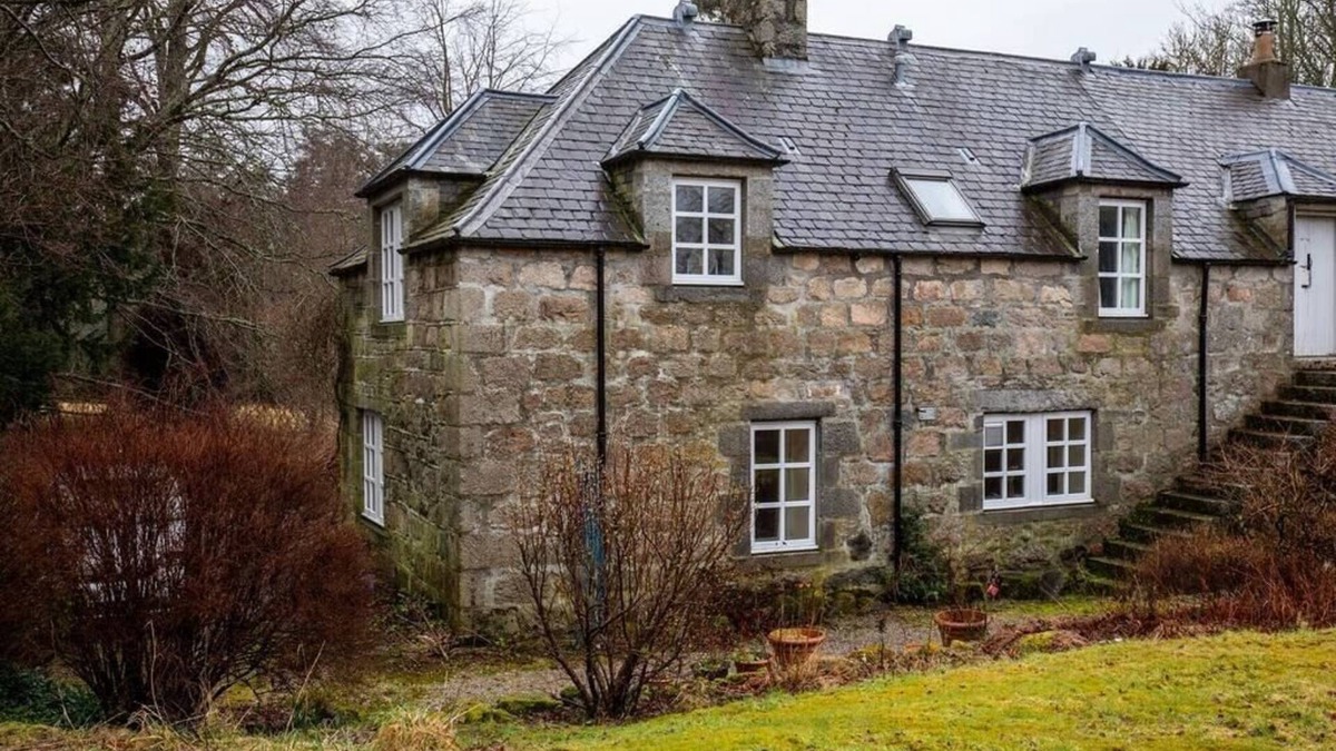 Kemnay House | Traditional and Homely 2BD Cottage in Kemnay