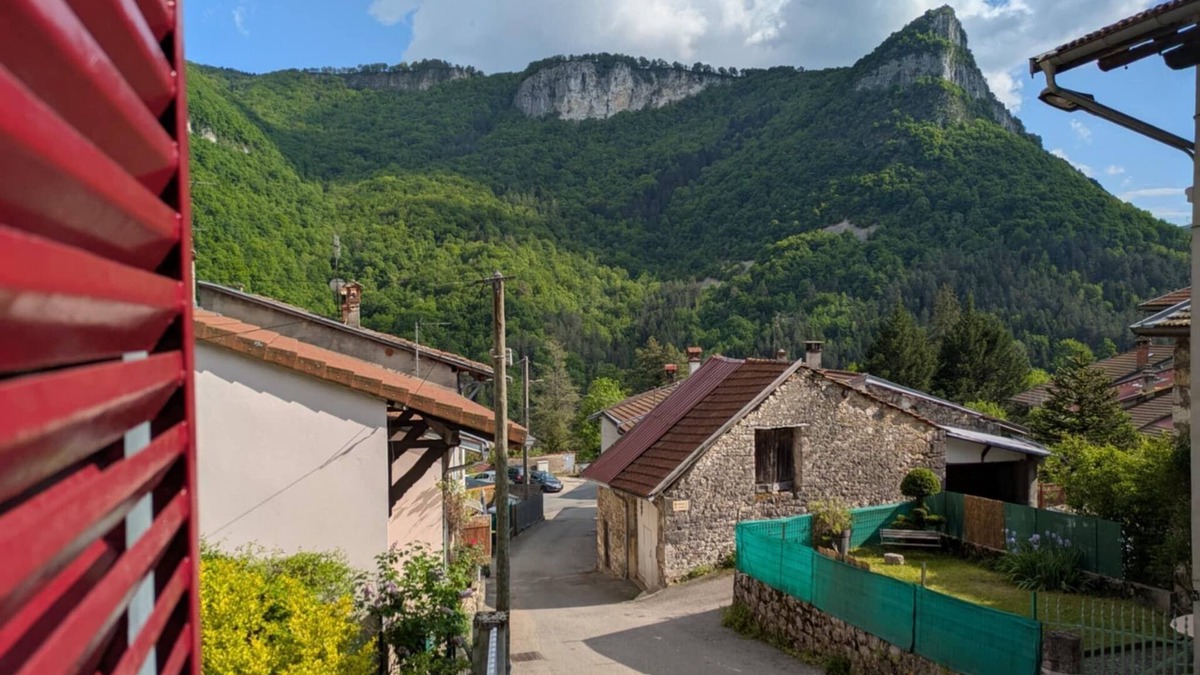Tenay House | Traditional Bugey house, family-run, pets welcome (6 pers.)
