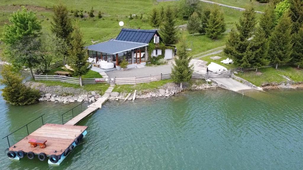 Colibita House | Traditional Casa Pescarului langa lac cu ponton