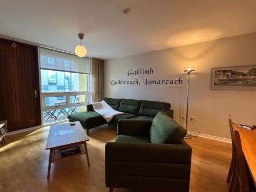 Galway City Centre Apartment | Traditional City Apt - free parking