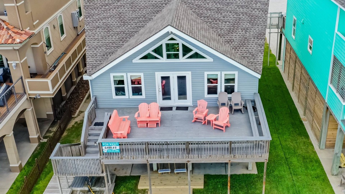 Surfside Beach House | Traditional Coastal Charm all the modern amenities.