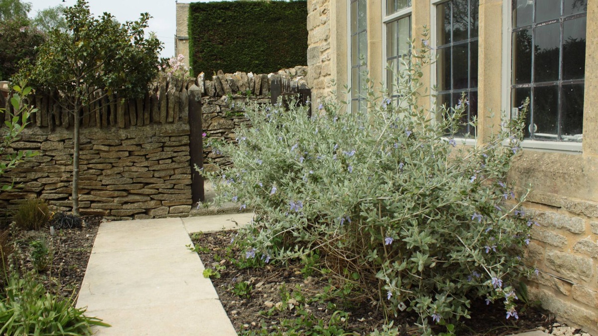 Longborough House | Traditional Cotswold stone cottage with wonderful views and log burning fires