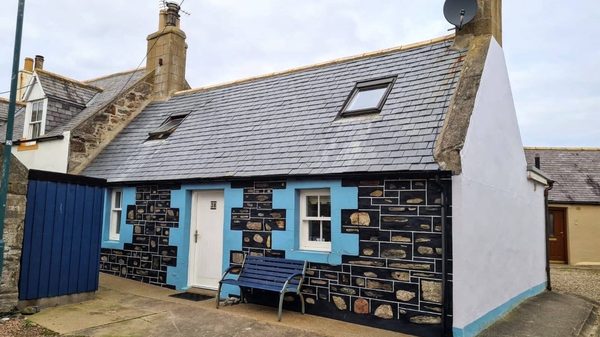 Banff Cottage | Traditional cottage close to harbour and beach