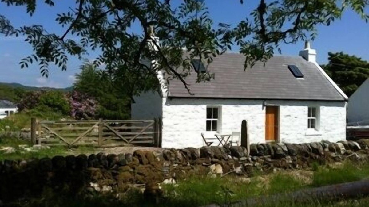Tarbert Cottage | Traditional Cottage In A Beautiful Peaceful Location Close To The Sea