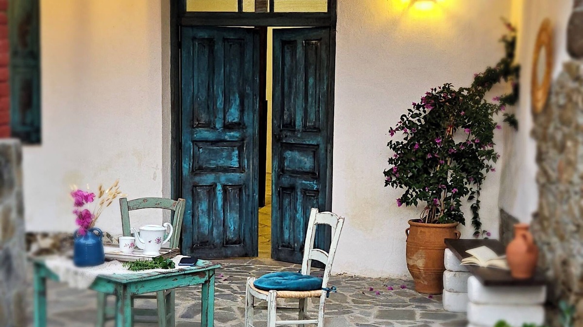 Vasa Koilaniou House | Traditional & cozy adobe housenn