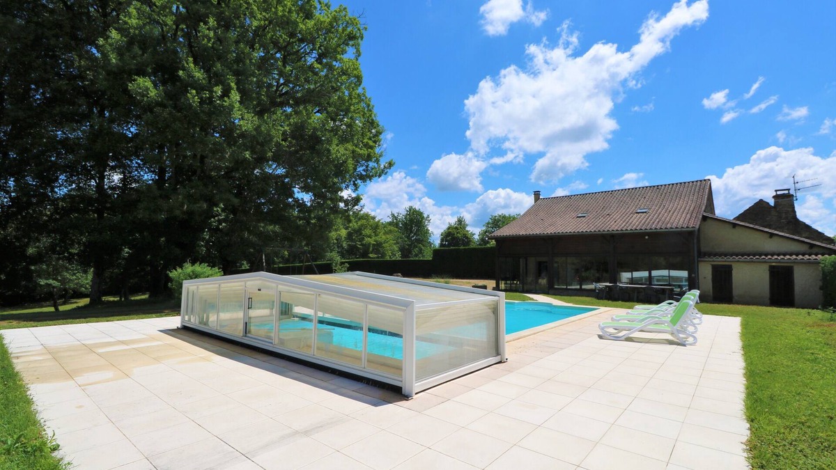 Pays-de-Belves House | Traditional dordogne stone house with private pool set in immaculate coutryside.