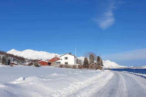 Lyngen House | Traditional farm house located close to fjord