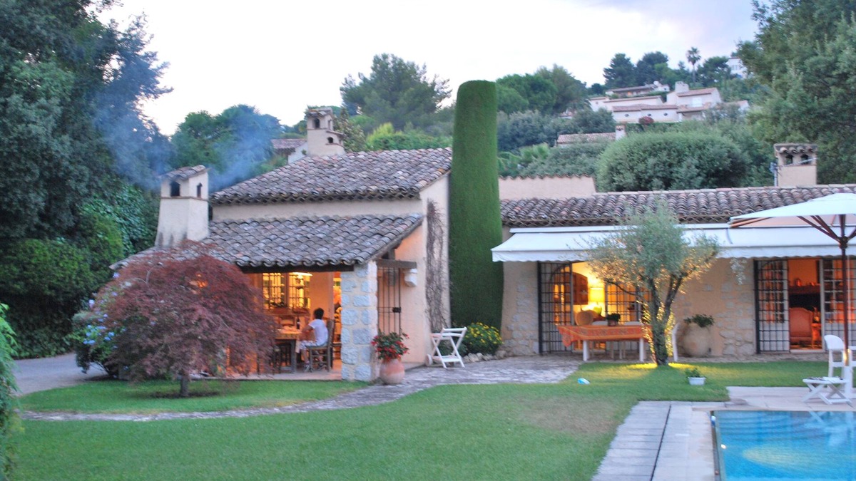 La Colle-sur-Loup House | Traditional Provencal farmhouse in the heart of nature