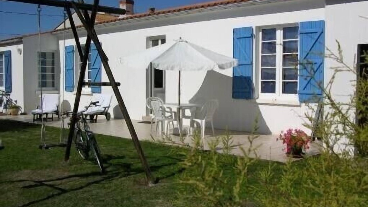 Les Sables d'Olonne House | Traditional Chaumoise home, between sea, forests and swamps