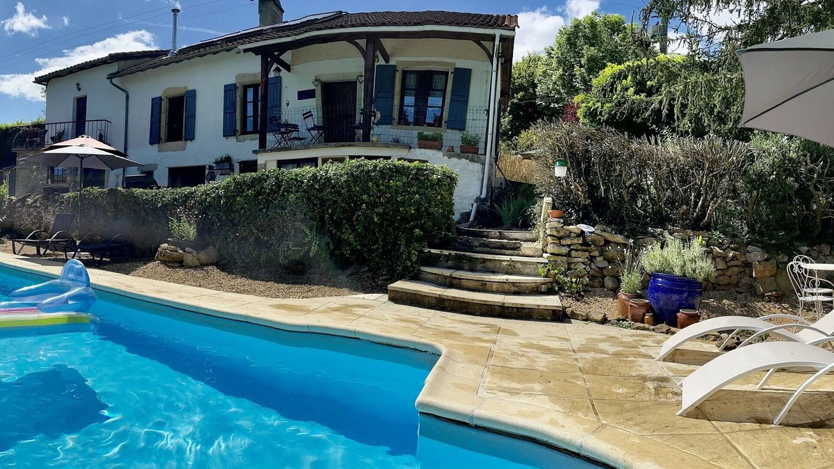 Caylus Cottage | Traditional French house with private pool and gardens.
