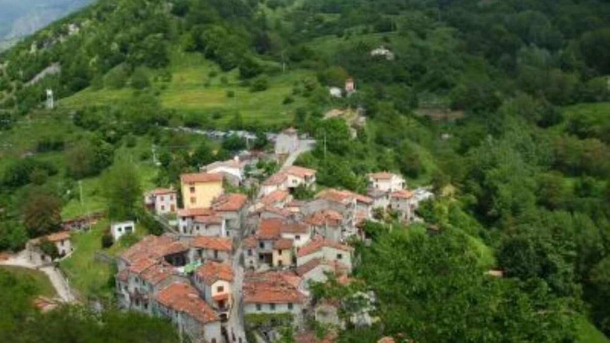 Montefegatesi Apartment | traditional house for holidays in a tuscan rural village