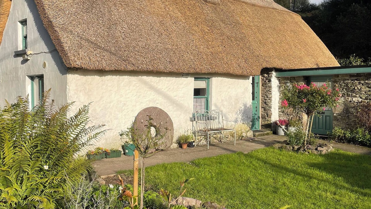 Ballymacarbry Cottage | Traditional Irish Cottage located in outstanding scenery