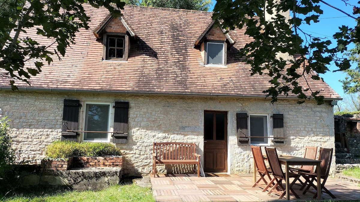 Issendolus House | Traditional Lot cottage