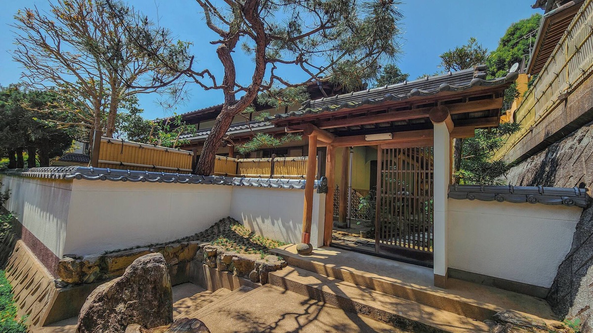 Soeda House | Traditional Samurai Experience! Samurai Manner Tea House w/real Hinoki bath.