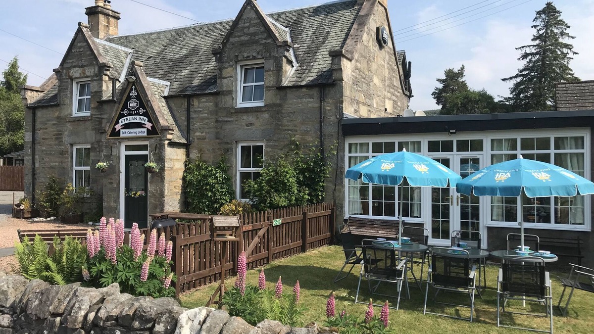 Calvine House | Traditional Scottish Lodge with countryside views