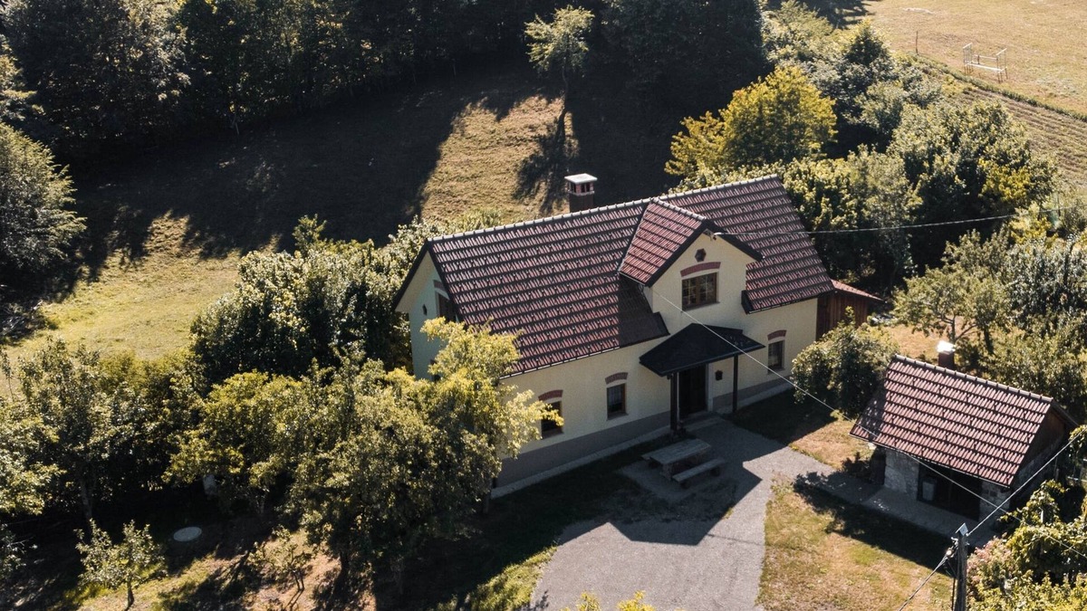 Dane House | Traditional old house in a peacefull small village, surrounded by green forests.