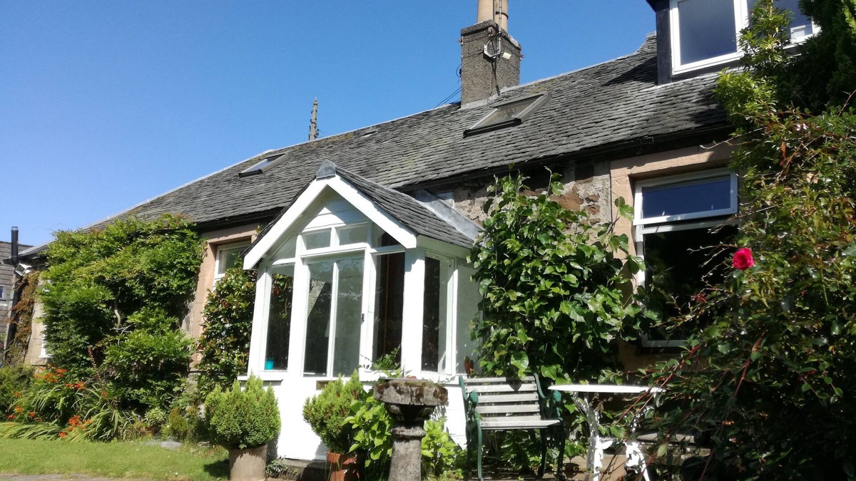 Dalavich House | Traditional stone cottage in Stirling