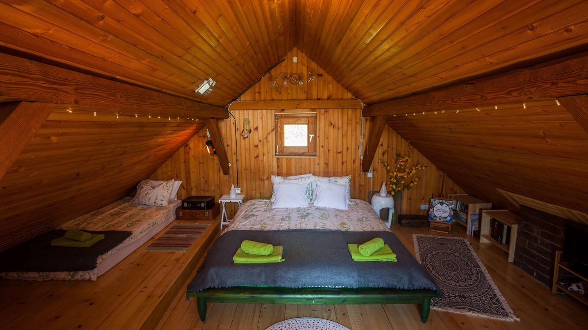 Breznik Plesivicki Cottage | Traditional tiny cottage with a big yard surrounded by lush forests
