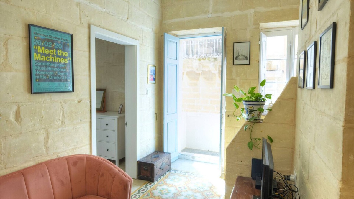 Senglea Ski Chalet | Traditional townhouse with roof terrace RTHE1-1