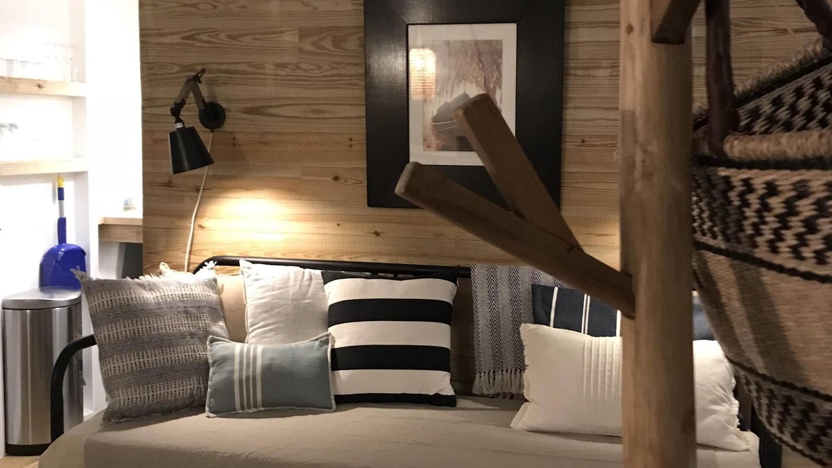 Corossol House | Traditional Wooden Cottage, 5 minute walk to the famous Saint Jean beaches.