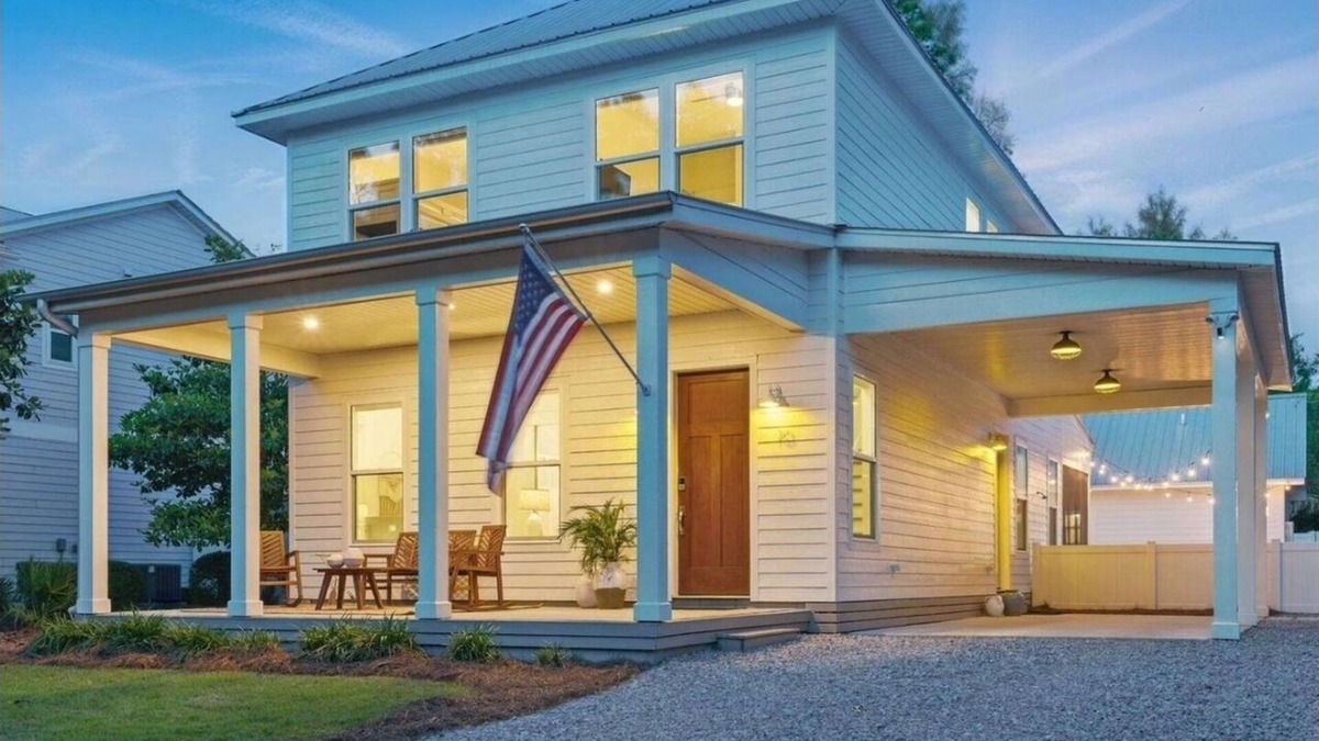 Seagrove Beach House | Trae Bien – Pet Friendly/Golf Cart/Pool (Jan 26)