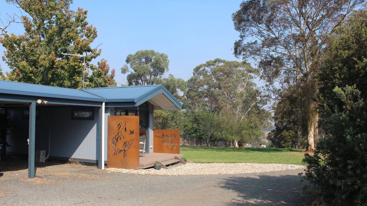 Trafalgar Apartment | Trafalgar Weekend Stays - away from the city stress to your Gippsland retreat