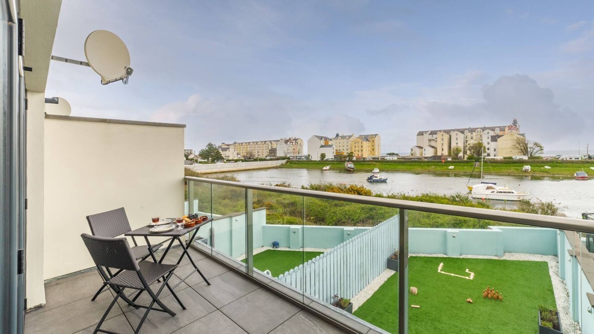 Ramsey House | Traie Twoaie is a modern home located in a quiet cul-de-sac just minutes from Ramsey town centre