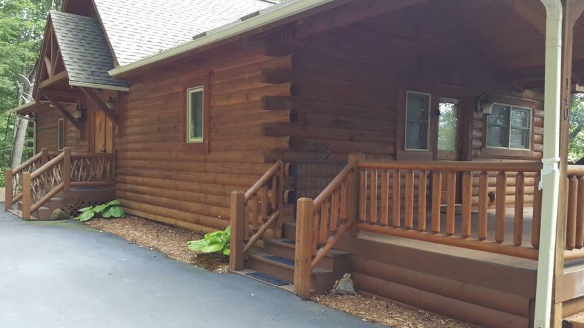 Waynesville Cabin | Trail Ridge View, gorgeous log home with Central Heat/AC, cable HD TV, WiFi, gas fireplace