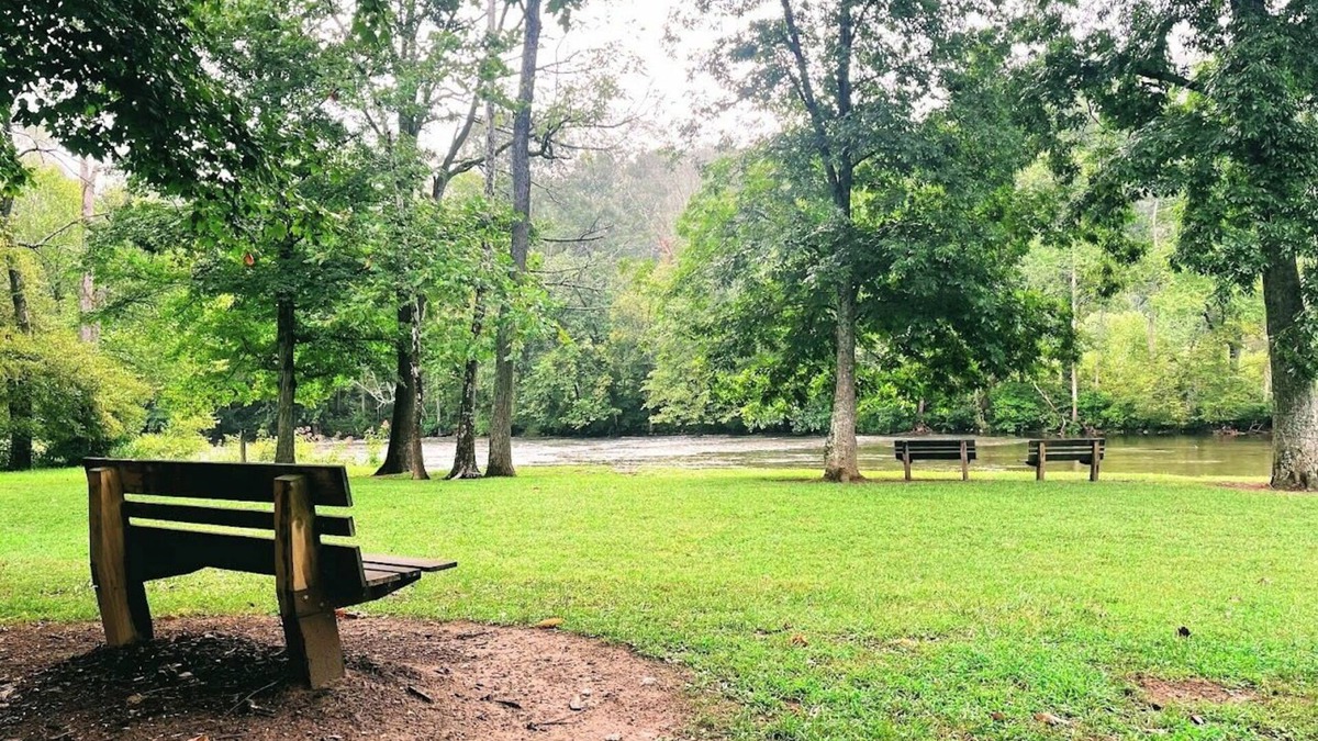 Abingdon House | Trail's Bend Farmhouse-Bike,Hike,Float,Sip