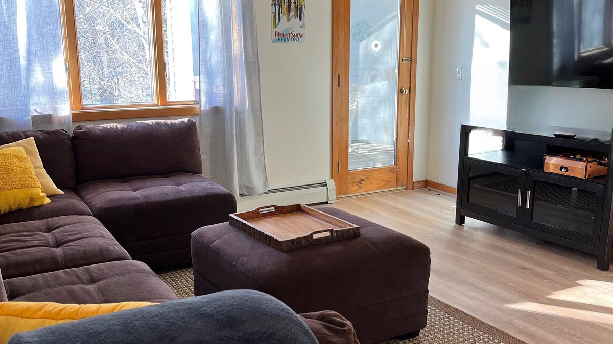 Wilmington Condo | Trailblazers Retreat-views of the green and just 10 mins to Mt Snow!