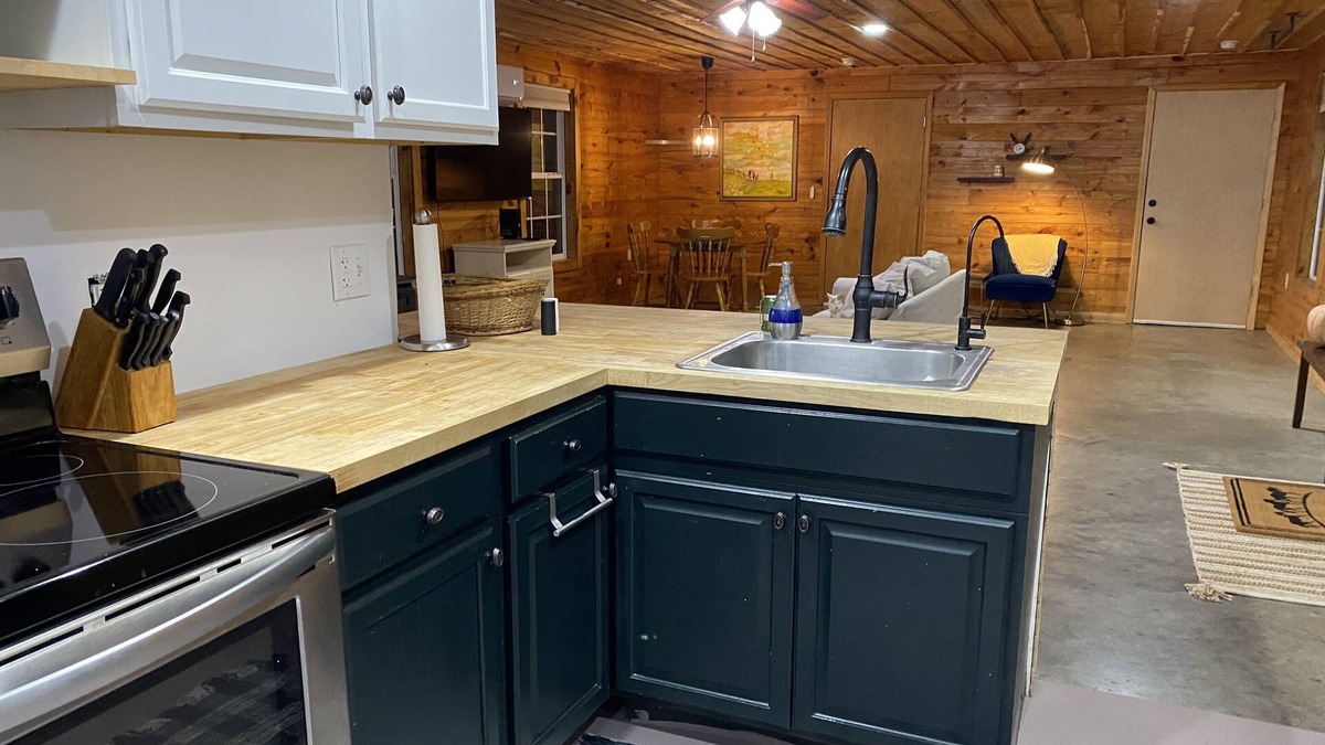 Mammoth Cave Cabin | Trailboss Cabin near Mammoth Cave at Noble Pine Campground