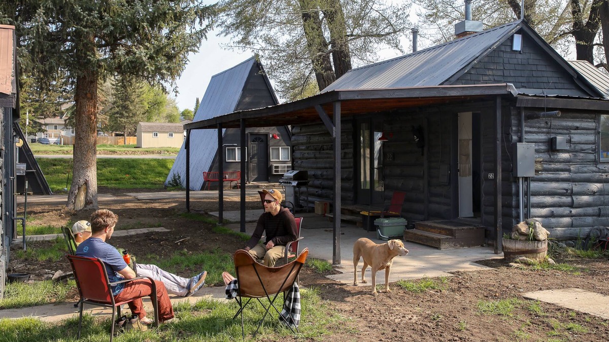 Meeker Hotel | Trailhead Cabins & Lodging