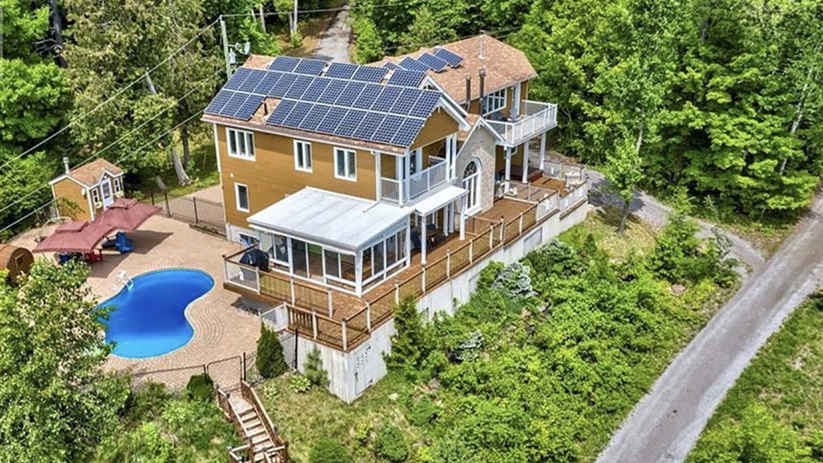 Greater Madawaska Ski Chalet | Trailhead Lakehouse | HotTub, Sauna, Lake, Pool, 2 kitchens & 4 min to ski hill
