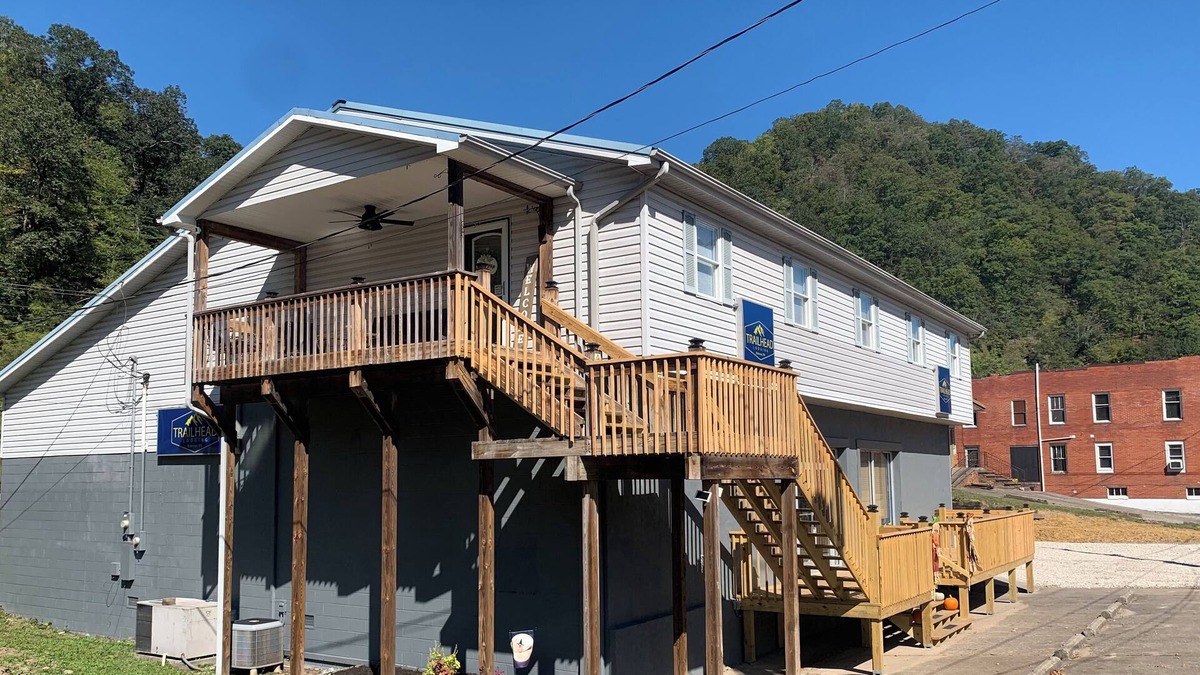Matewan House | Trailhead Lodging