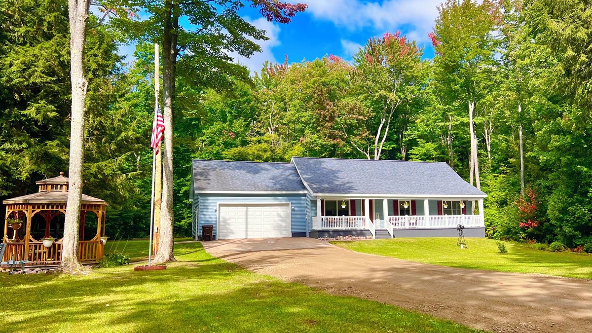 Wetmore House | Trails end base camp - direct trail access!