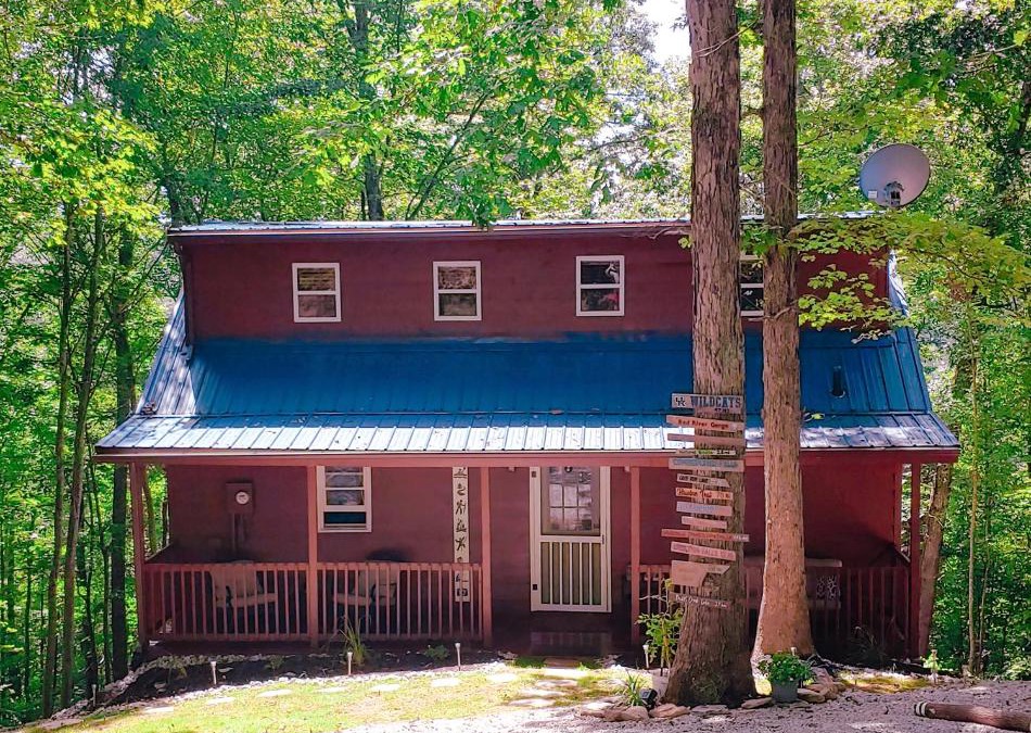 Stanton House | Trailseeker Cabin w King Bed Hot Tub at Red River Gorge Natural Bridge