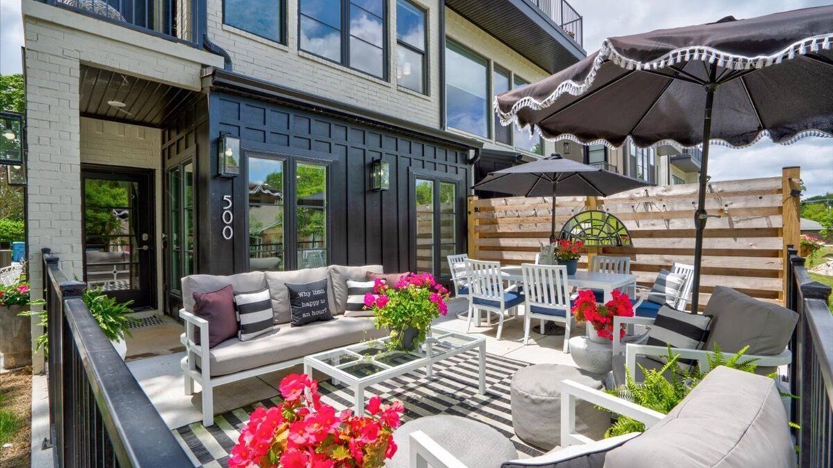Downtown House | TRAILSIDE AT THE MOMENTARY, Bikers Paradise on Trail, Voted TOP 10 Luxury,