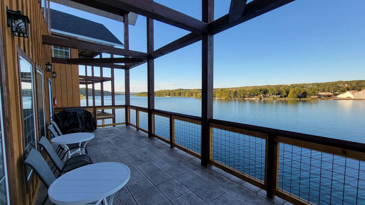 Houghton Cabin | Trailside Fun River Cabin 21B