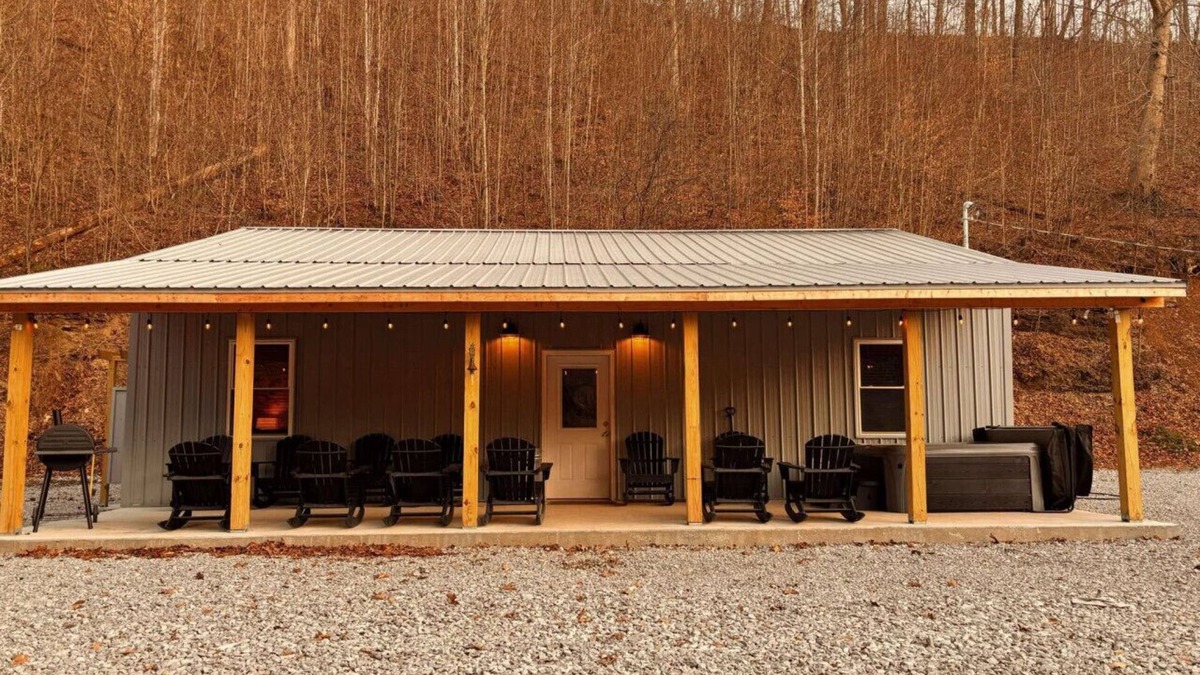 Newtown Cabin | Trailside Lodge: 10 Sec Ride to Trail, Sleeps 14!