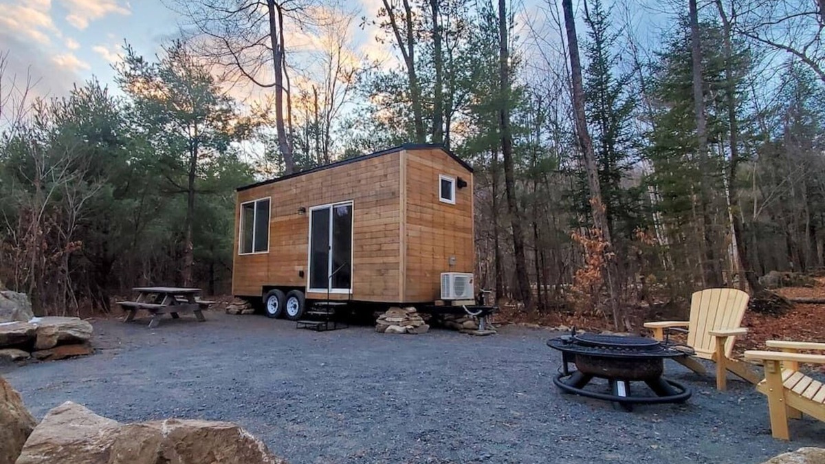 Dorchester Apartment | Trailside Stays - Tiny House in the Woods-Escape to Nature. Robin