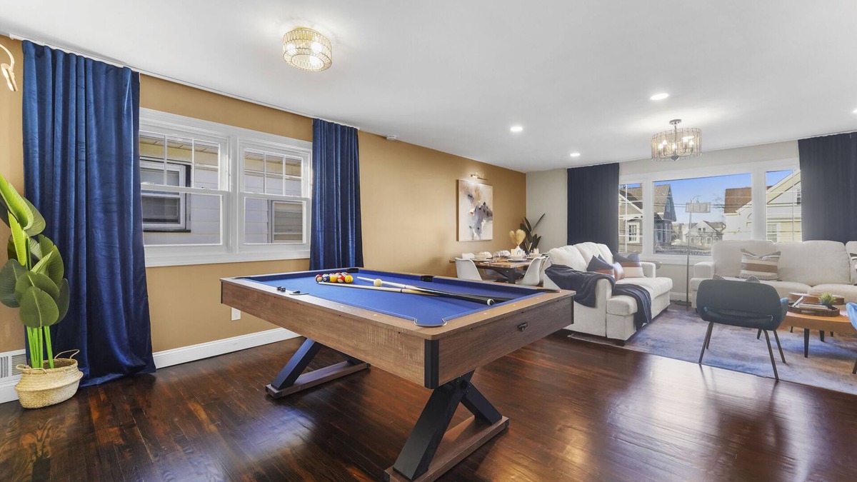 Constable Hook Apartment | Train 2min walk, Free Parking, Pool Table & NYC 30min