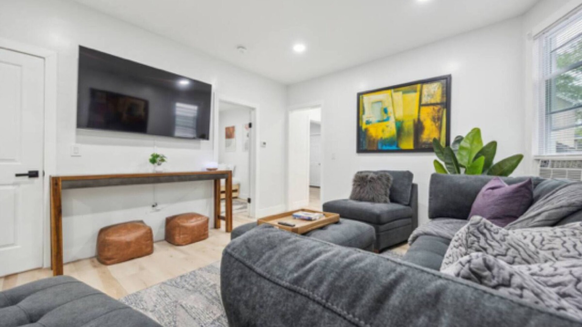 Ampere Apartment | Train to NYC~7 min walk; Near American Dream/MetLife Stadium/EWR/Prudential Cent