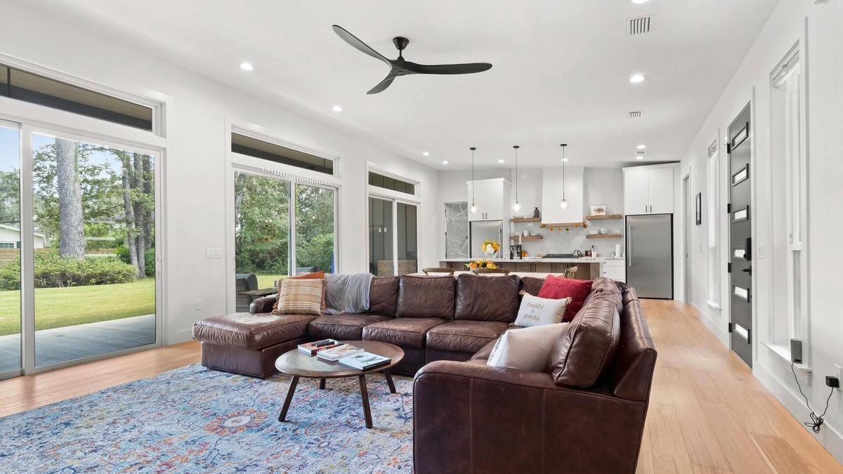 Gainesville House | Trampoline, Basketball and Grill! Central, Modern New Build!