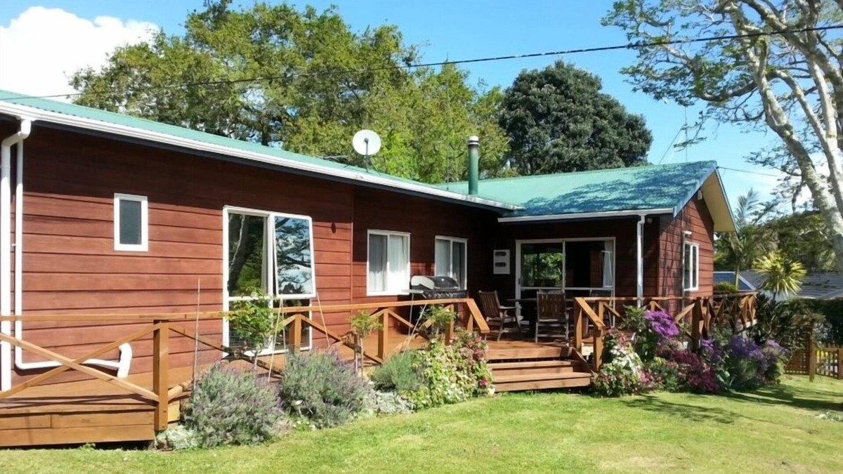 Coromandel House | Tramway Cottage, 20 minute drive to Whangapoa and New Chums Beach