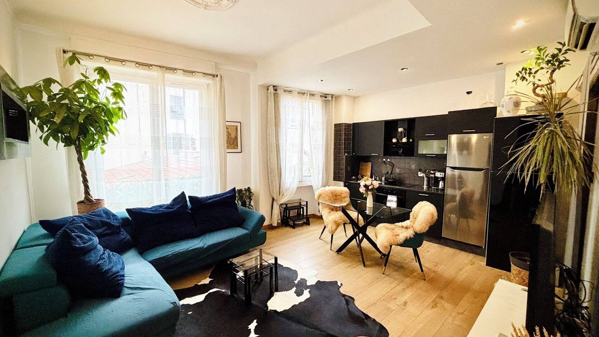 Riquier Apartment | Tramway, quiet pedestrian street near Garibaldi and Vieux-Nice