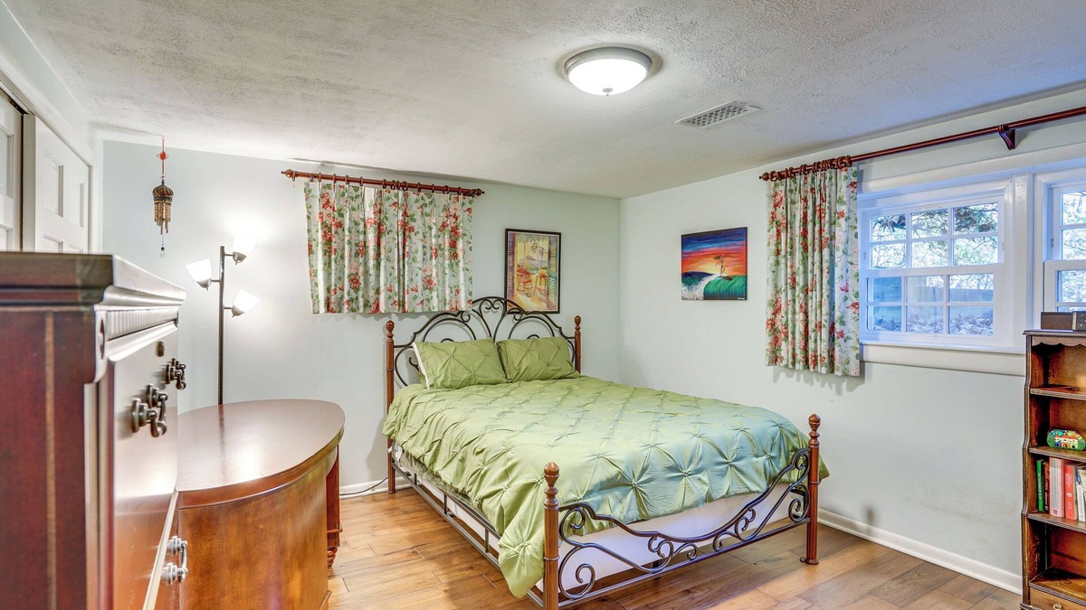 Alexandria Apartment | Tranquil 1-bed apt sleeps 4 overlooking Indian Creek Gorge w/WiFi, AC & hot tub