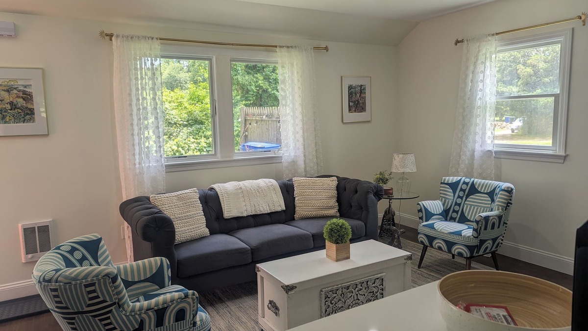 Newtown Cottage | Tranquil 1 bedroom cottage with King size bed & Fireplace in charming Bethel, CT