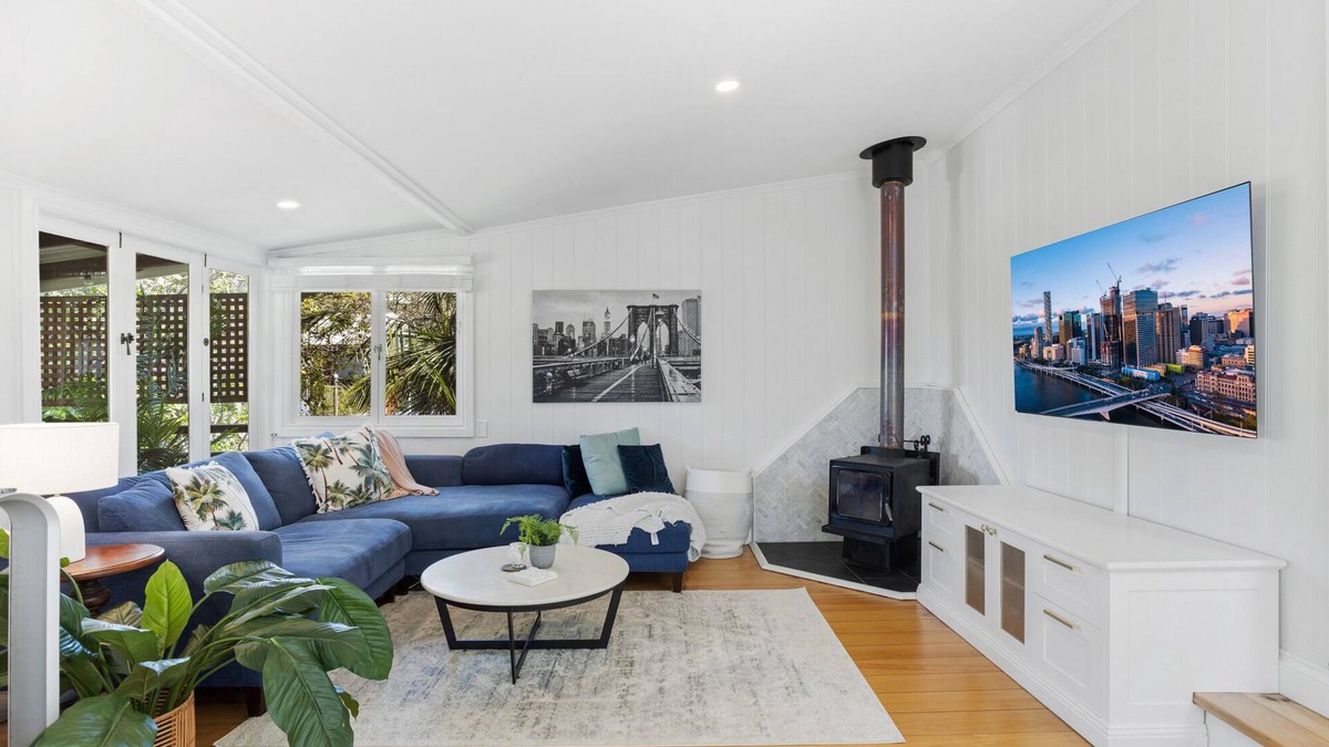 Bardon House | Tranquil 2-Bed Family Home with Deck Among Trees